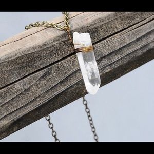 FREE SHIPPING!  Raw quartz crystal necklace 🌟 ~